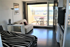 Studio 321, Héliopolis AB au village naturiste